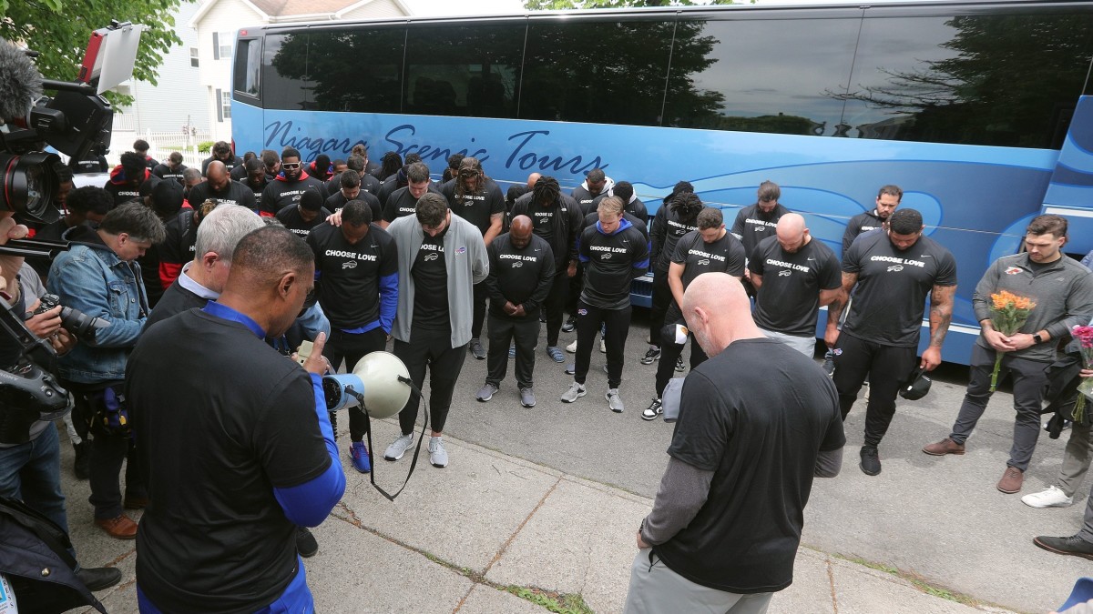 Buffalo Bills players and coaches say a prayer for those killed in the Tops shooting in Buffalo.